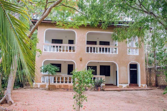 Kijani Cottages Diani Диани-Бич Экстерьер фото