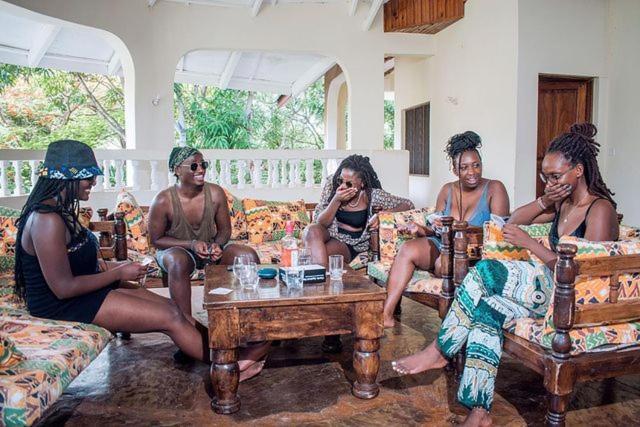 Kijani Cottages Diani Диани-Бич Экстерьер фото