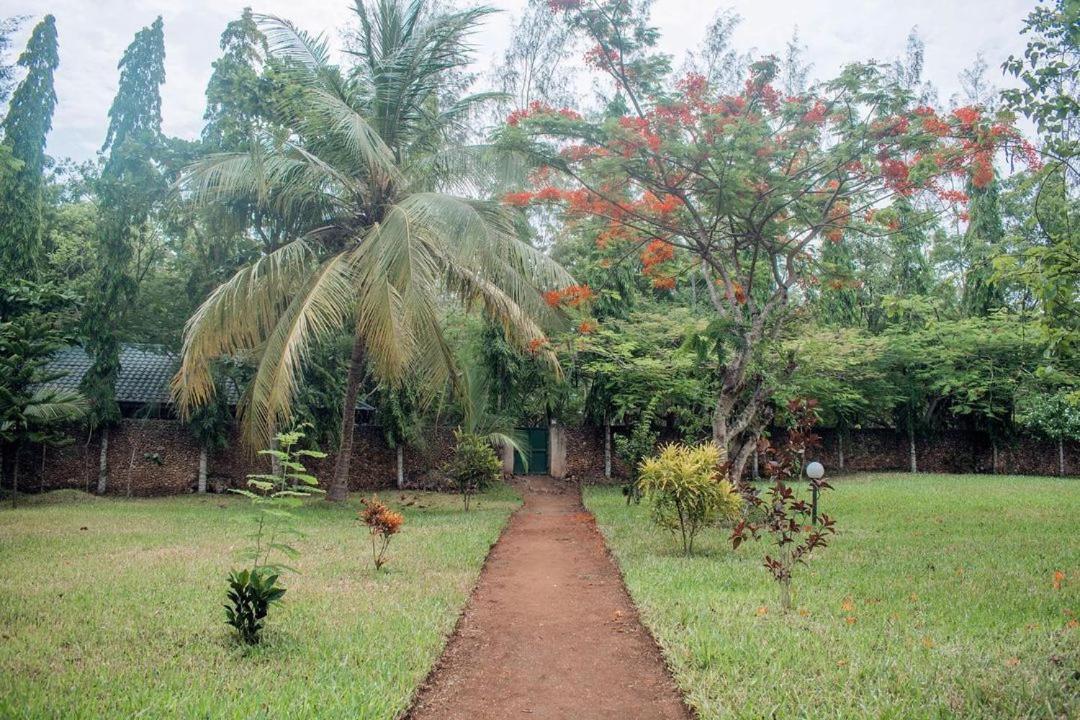 Kijani Cottages Diani Диани-Бич Экстерьер фото