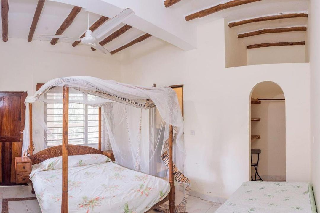 Kijani Cottages Diani Диани-Бич Экстерьер фото