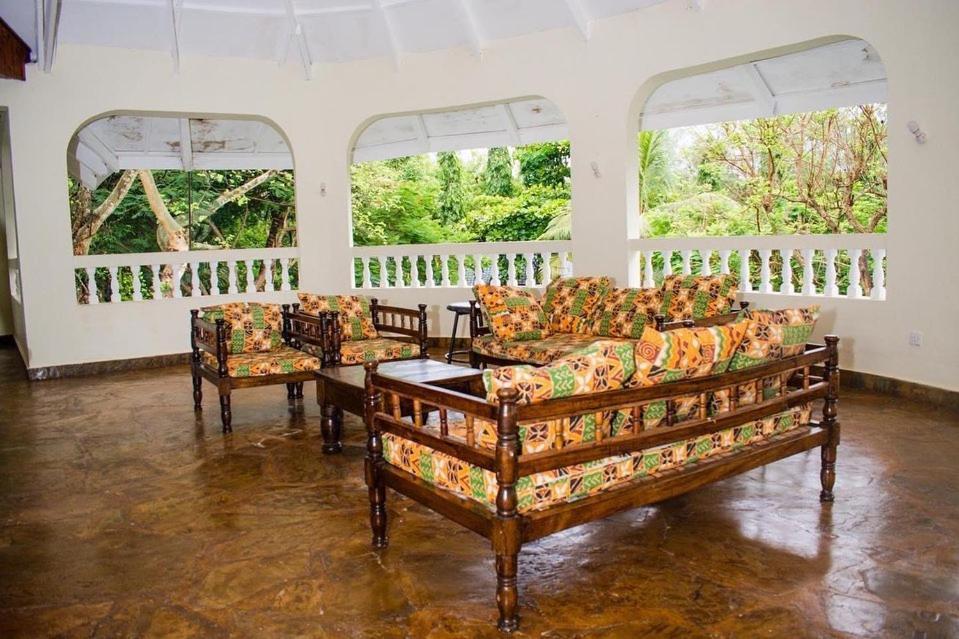 Kijani Cottages Diani Диани-Бич Экстерьер фото